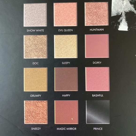 DISNEY Villains (Snow White version) Eyeshadow Palette - Picture 4 of 7